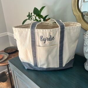 CB Station boat and tote bag. Gray/blue with zipper closure. Byrdie